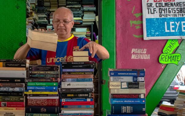 En una librería - Sputnik Mundo