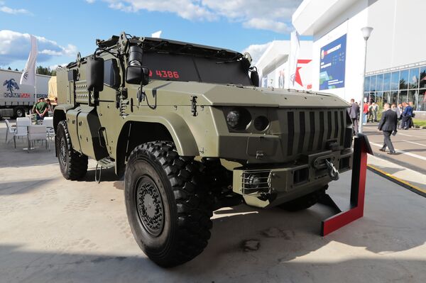 Un vehículo militar blindado Taifun, de fabricación rusa - Sputnik Mundo