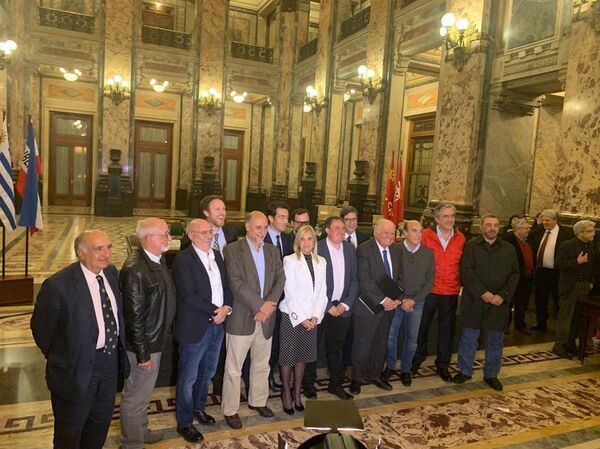 El Pacto Ético, organizado por la Asociación de la Prensa de Uruguay en el Palacio Legislativo en Montevideo - Sputnik Mundo