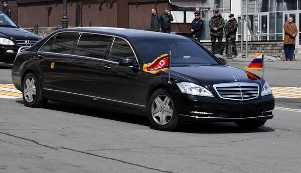 Una de las limusinas utilizadas por el líder norcoreano, Kim Jong-un, durante su visita a Vladivostok (Rusia) Una de las limusinas utilizadas por el líder norcoreano, Kim Jong-un, durante su visita a Vladivostok (Rusia) - Sputnik Mundo