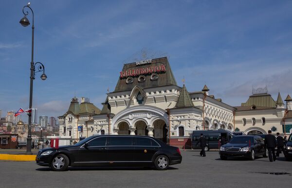 La caravana del líder norcoreano, Kim Jong-un, durante su visita a Vladivostok (Rusia) La caravana del líder norcoreano, Kim Jong-un, durante su visita a Vladivostok (Rusia) - Sputnik Mundo