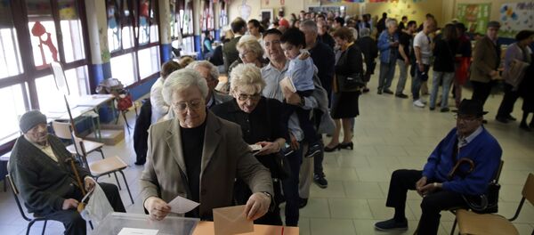 Una cola de votantes durante las elecciones generales españolas del 28 de abril de 2019 - Sputnik Mundo