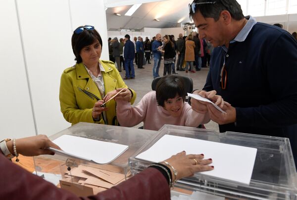 España decide su futuro en las elecciones generales - Sputnik Mundo