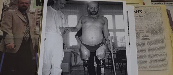 Fuerza de espíritu inquebrantable: la OTAN le arrancó las piernas, pero él sigue contando su historia - Sputnik Mundo