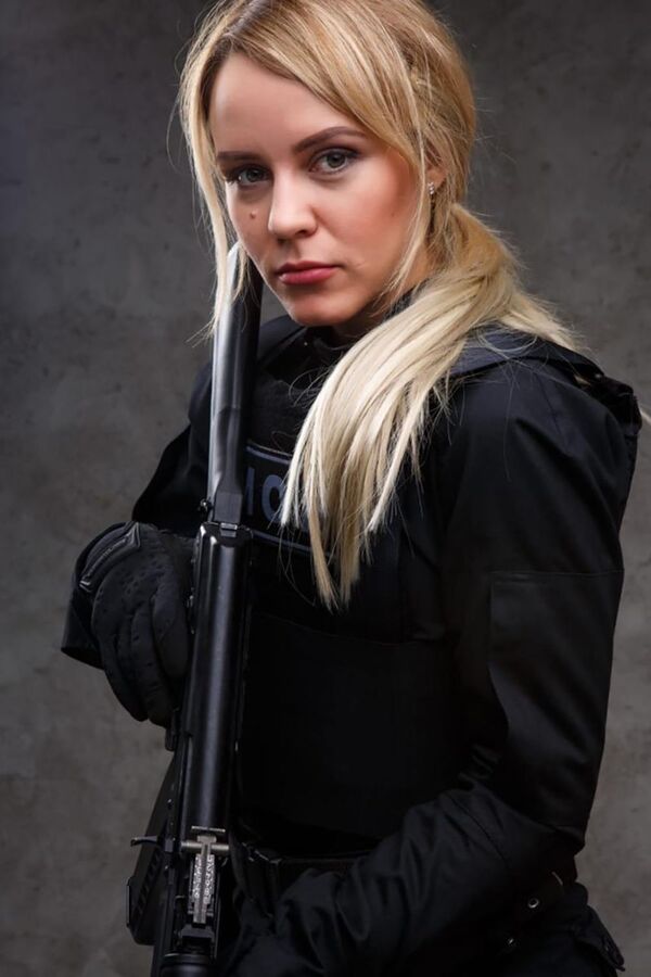 La teniente de policía Ana Yuldásheva de Kaliningrado - Sputnik Mundo