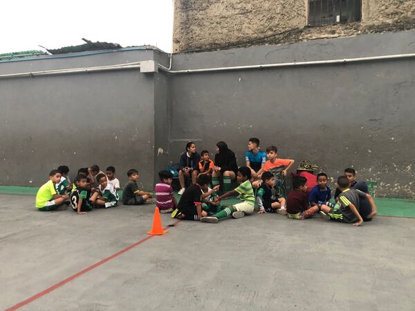 El espíritu de cuadros como 'Los grandes de Lídice' es mantener a los chicos fuera de las calles y evitar así que se involucren en asuntos violentos - Sputnik Mundo