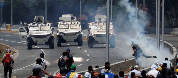 Vehículos militares en Caracas, Venezuela - Sputnik Mundo