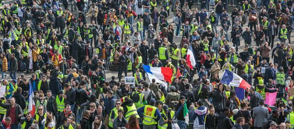 Los chalecos amarillos - Sputnik Mundo