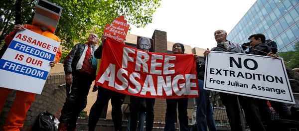 Los simpatizantes del ciberactivista Julian Assange Los simpatizantes del ciberactivista Julian Assange - Sputnik Mundo