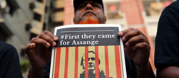 Partidarios de Julian Assange, fundador de WikiLeaks - Sputnik Mundo