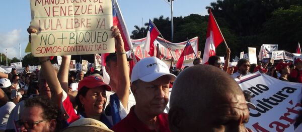 Cubanos marchan en La Habana por el Día de los Trabajadores - Sputnik Mundo