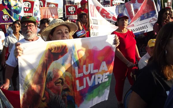 Cubanos marchan en La Habana por el Día de los Trabajadores - Sputnik Mundo