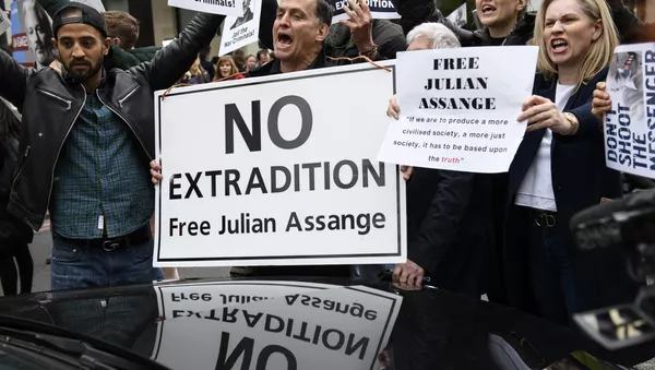 Partidarios de Julian Assange, fundador de WikiLeaks, cerca del juzgado de Westminster, Reino Unido
