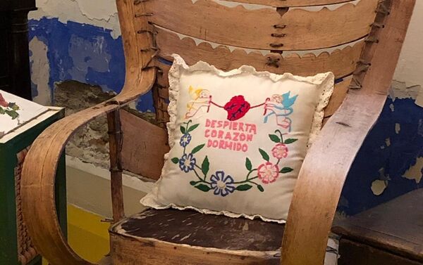 En La Casa Azul hay objetos personales de Frida Kahlo en exhibición - Sputnik Mundo