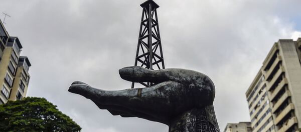 Monumento a las luchas del pueblo venezolano por la conquista de su patrimonio petrolero, frente a la sede de la petrolera estatal venezolana PDVSA - Sputnik Mundo