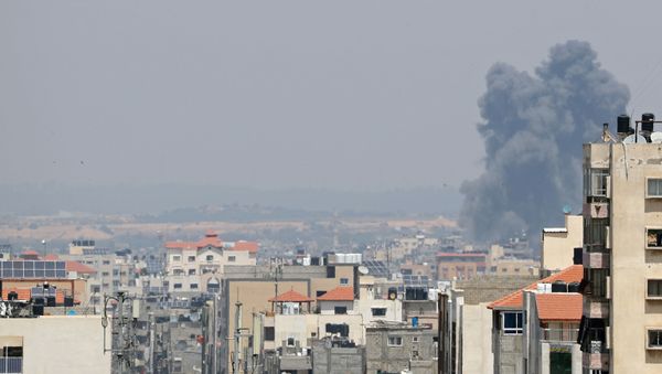 Israel bombardea Franja de Gaza Israel bombardea Franja de Gaza - Sputnik Mundo