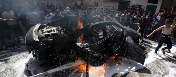 El coche de un miembro de Hamás que fue bombardeado por la aviación israelí - Sputnik Mundo