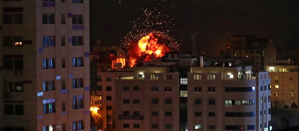 Un ataque israelí sobre Gaza el 5 de mayo de 2019 - Sputnik Mundo