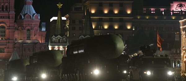 Ensayo nocturno del Desfile de la Victoria Ensayo nocturno del Desfile de la Victoria - Sputnik Mundo