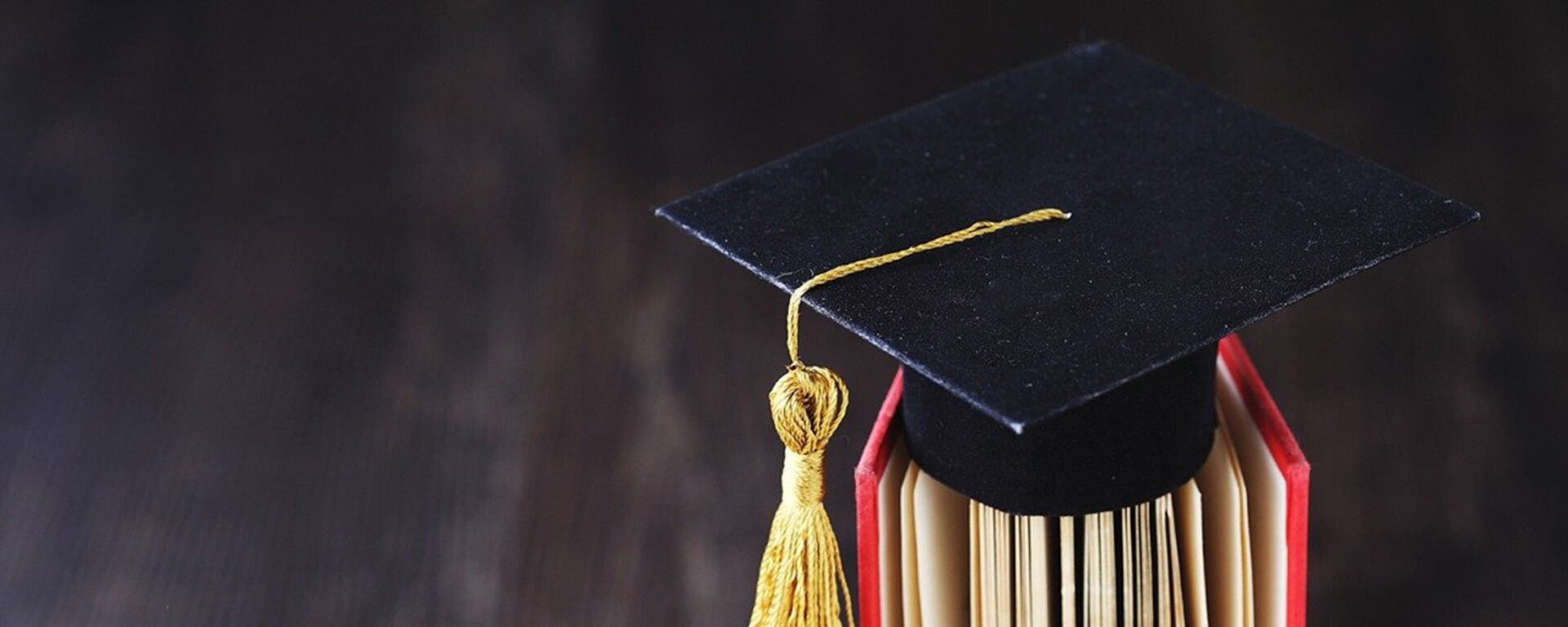 El birrete de un graduado universitario, imagen referencial - Sputnik Mundo, 1920, 18.11.2021