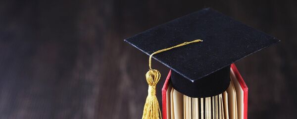 El birrete de un graduado universitario, imagen referencial El birrete de un graduado universitario, imagen referencial - Sputnik Mundo