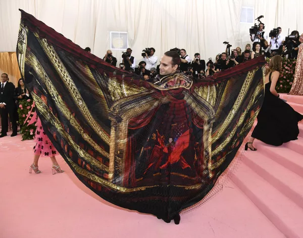 Los atuendos más memorables de la Gala del MET en Nueva York Los atuendos más memorables de la Gala del MET en Nueva York - Sputnik Mundo