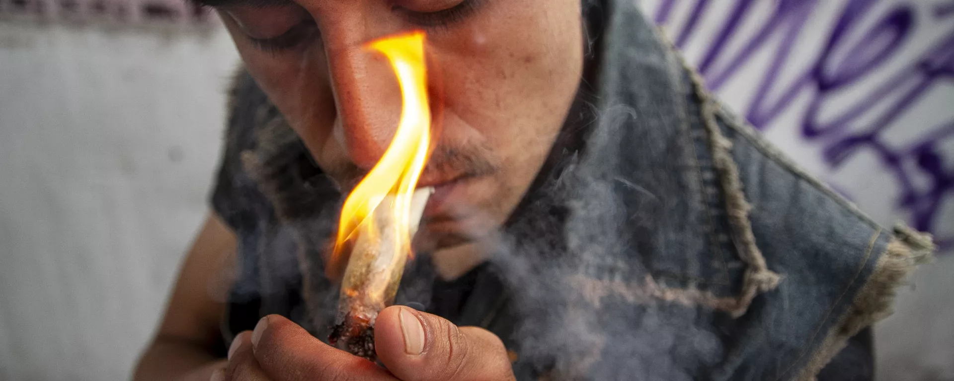 Usuario de marihuana en uno de los eventos de la Federación Mariguana Liberación en la Ciudad de México Usuario de marihuana en uno de los eventos de la Federación Mariguana Liberación en la Ciudad de México - Sputnik Mundo, 1920, 20.04.2022