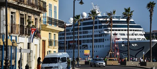 El crucero Adonia de la compañía estadounidense Carnival en la bahía de La Habana - Sputnik Mundo