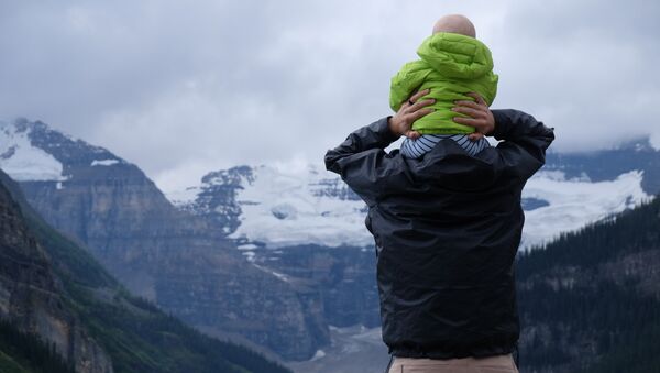 Un padre, imagen referencial - Sputnik Mundo