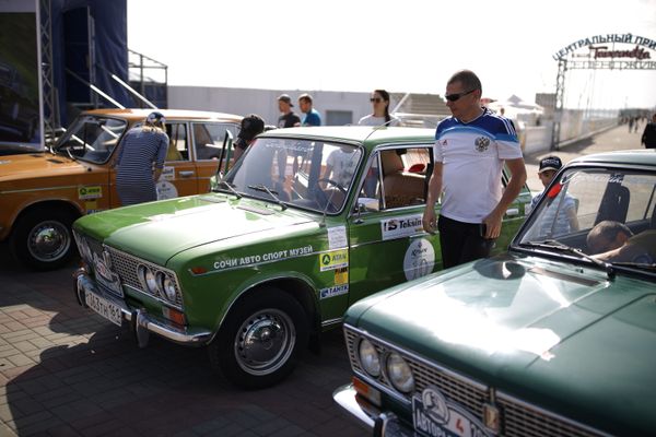 El coche VAZ-2103 Zhiguli - Sputnik Mundo