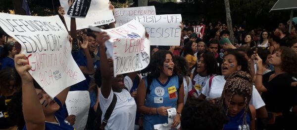Protestas contra recortes a las universidades en Brasil - Sputnik Mundo