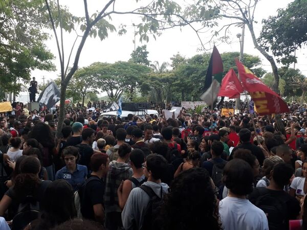 Protestas contra recortes a las universidades en Brasil - Sputnik Mundo