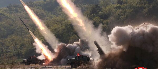 Lanzamiento de misiles norcoreanos - Sputnik Mundo