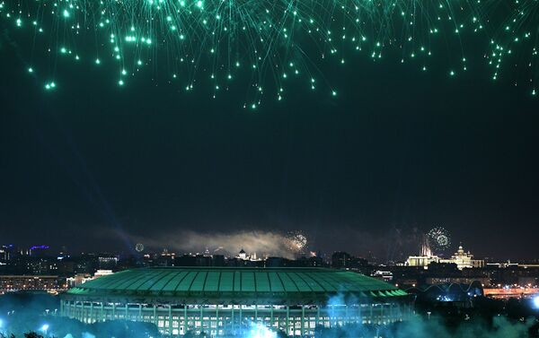 Los juegos artificiales por el Día de la Victoria en Moscú - Sputnik Mundo