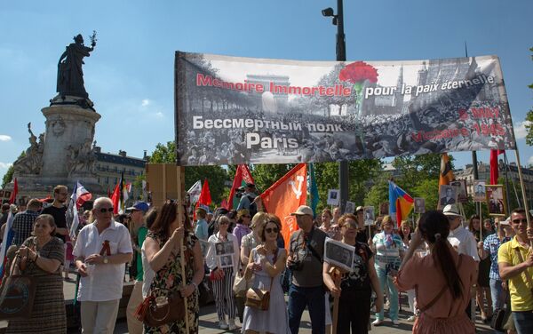 El Regimiento Inmortal en París, Francia - Sputnik Mundo