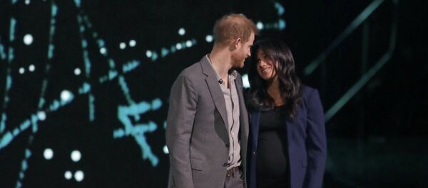 Los duques de Sussex, Meghan Markle y el príncipe Harry - Sputnik Mundo