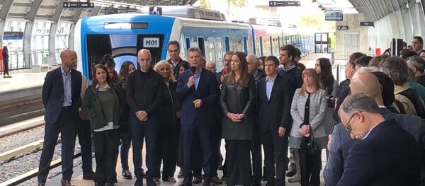El presidente Mauricio Macri y otras autoridades hablan en la inauguración del viaducto del tren Mitre - Sputnik Mundo