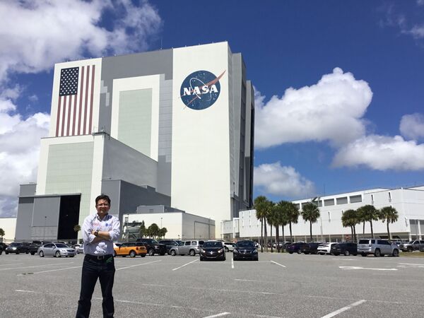 Ernesto Olvera en la NASA, donde fue a presentar su investigación - Sputnik Mundo
