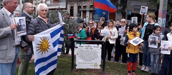 La marcha del Regimiento Inmortal en Montevideo - Sputnik Mundo