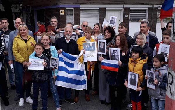 La marcha del Regimiento Inmortal en Montevideo - Sputnik Mundo