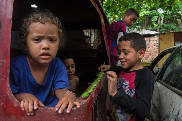 Mujeres venezolanas dicen que el día de las madres, que se conmemora este domingo 12 de mayo en la nación caribeña, más que una celebración se ha convertido en sinónimo de lucha y resistencia ante la crisis que vive su país - Sputnik Mundo