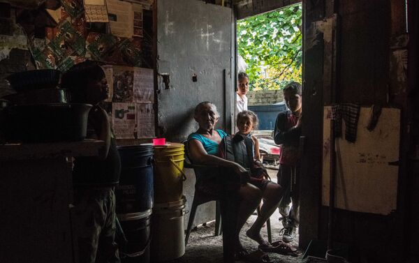 Mujeres venezolanas dicen que el día de las madres, que se conmemora este domingo 12 de mayo en la nación caribeña, más que una celebración se ha convertido en sinónimo de lucha y resistencia ante la crisis que vive su país - Sputnik Mundo