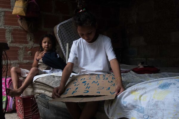 Mujeres venezolanas dicen que el día de las madres, que se conmemora este domingo 12 de mayo en la nación caribeña, más que una celebración se ha convertido en sinónimo de lucha y resistencia ante la crisis que vive su país - Sputnik Mundo