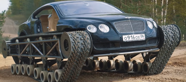 Así convierten un Bentley deportivo en un monstruo de tanque - Sputnik Mundo