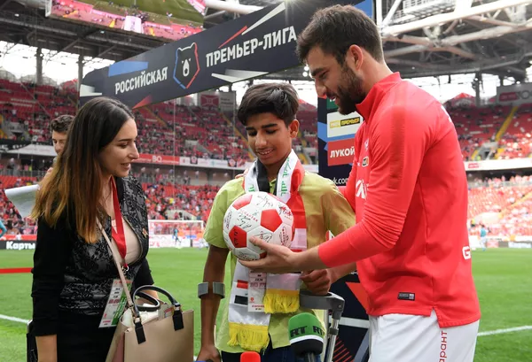 El niño de la foto ganadora del concurso Andréi Stenin asiste a un partido de fútbol en Moscú El niño de la foto ganadora del concurso Andréi Stenin asiste a un partido de fútbol en Moscú - Sputnik Mundo