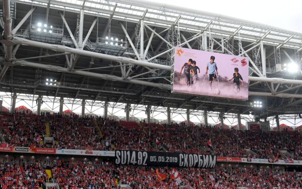 Así se lo pasó el protagonista de la foto 'El deseo de vivir' en un partido ruso - Sputnik Mundo