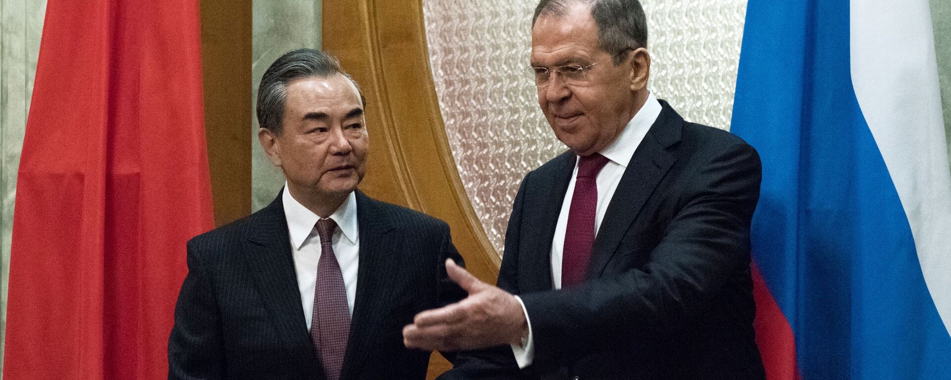 Ministro de Asuntos Exteriores de China, Wang Yi, y su homólogo ruso, Serguéi Lavrov - Sputnik Mundo, 1920, 31.08.2022