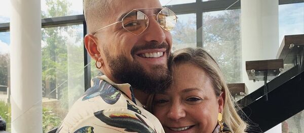Maluma junto a su madre Marlli Arias - Sputnik Mundo