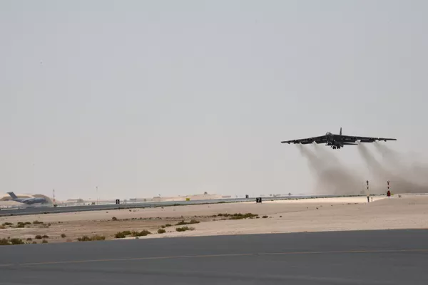 Cuatro B-52 se entrenan con los F-35 y F-15 cerca de Irán (fotos) Cuatro B-52 se entrenan con los F-35 y F-15 cerca de Irán (fotos) - Sputnik Mundo