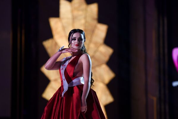 La ganadora y las participantes del concurso 'La belleza de Armenia' - Sputnik Mundo